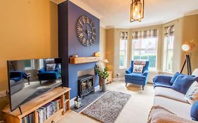 Modern Coastal Home Sleeping 5 - 2 Minute Walk To Pakefield Beach, Suffolk