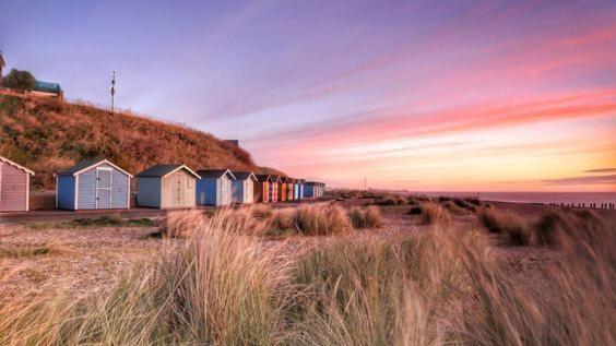 Modern Coastal Home Sleeping 5 - 2 Minute Walk To Pakefield Beach, Suffolk Exterior photo